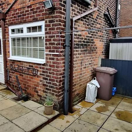 Victorian Semi Detached House Behind The High Street Villa Newton-le-Willows Exterior photo