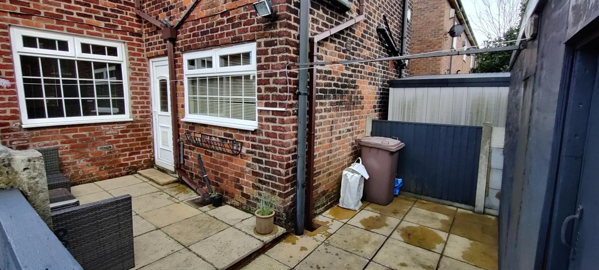 Victorian Semi Detached House Behind The High Street Villa Newton-le-Willows Exterior photo